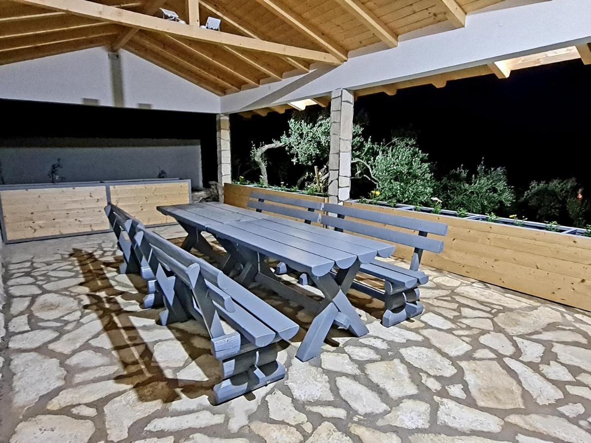 Vila Maslina Apartments Mit Pool Und Garten Nahe Am Strand Тучепи Экстерьер фото